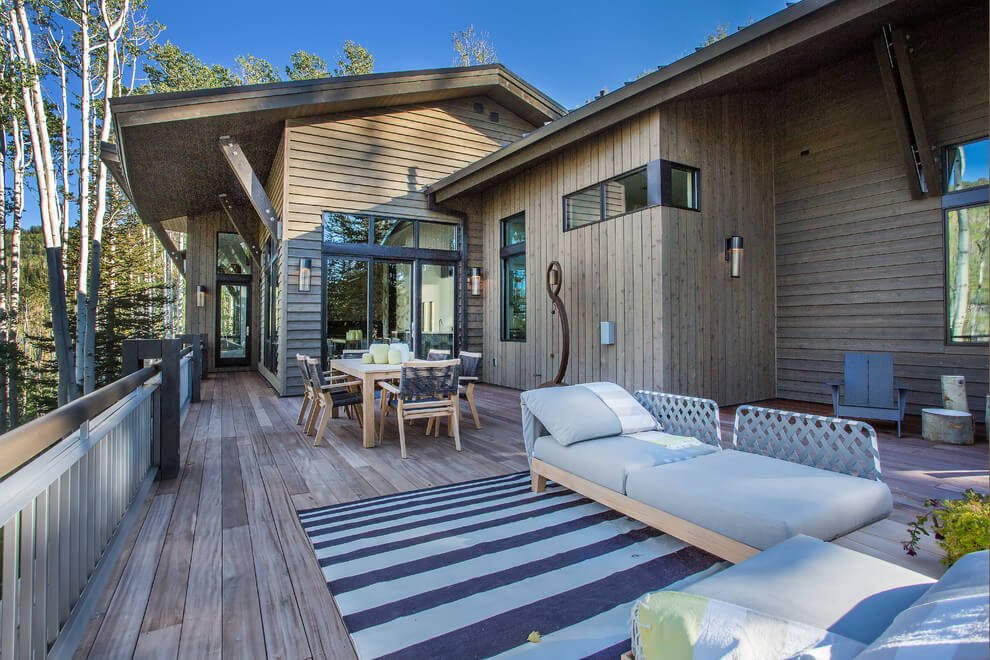 wood and metal contemporary home backyard