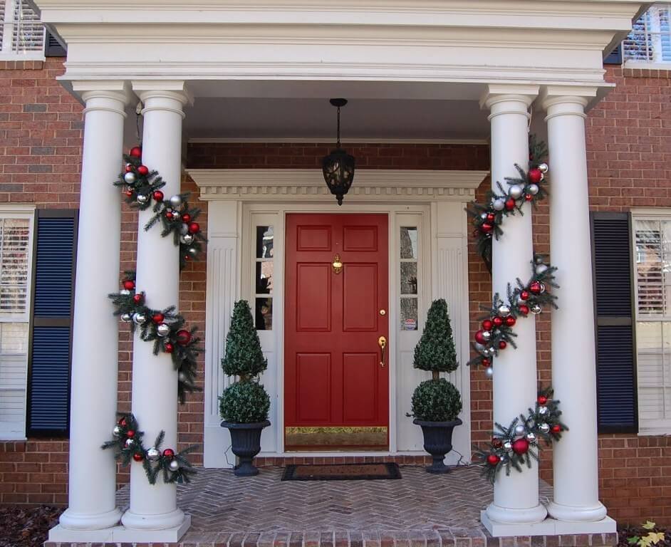 Minimal Front Porch Christmas Decor